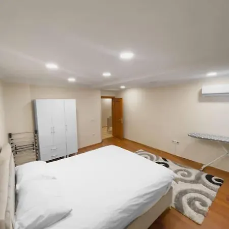 Ground Floor In A Quiet Area 17 *